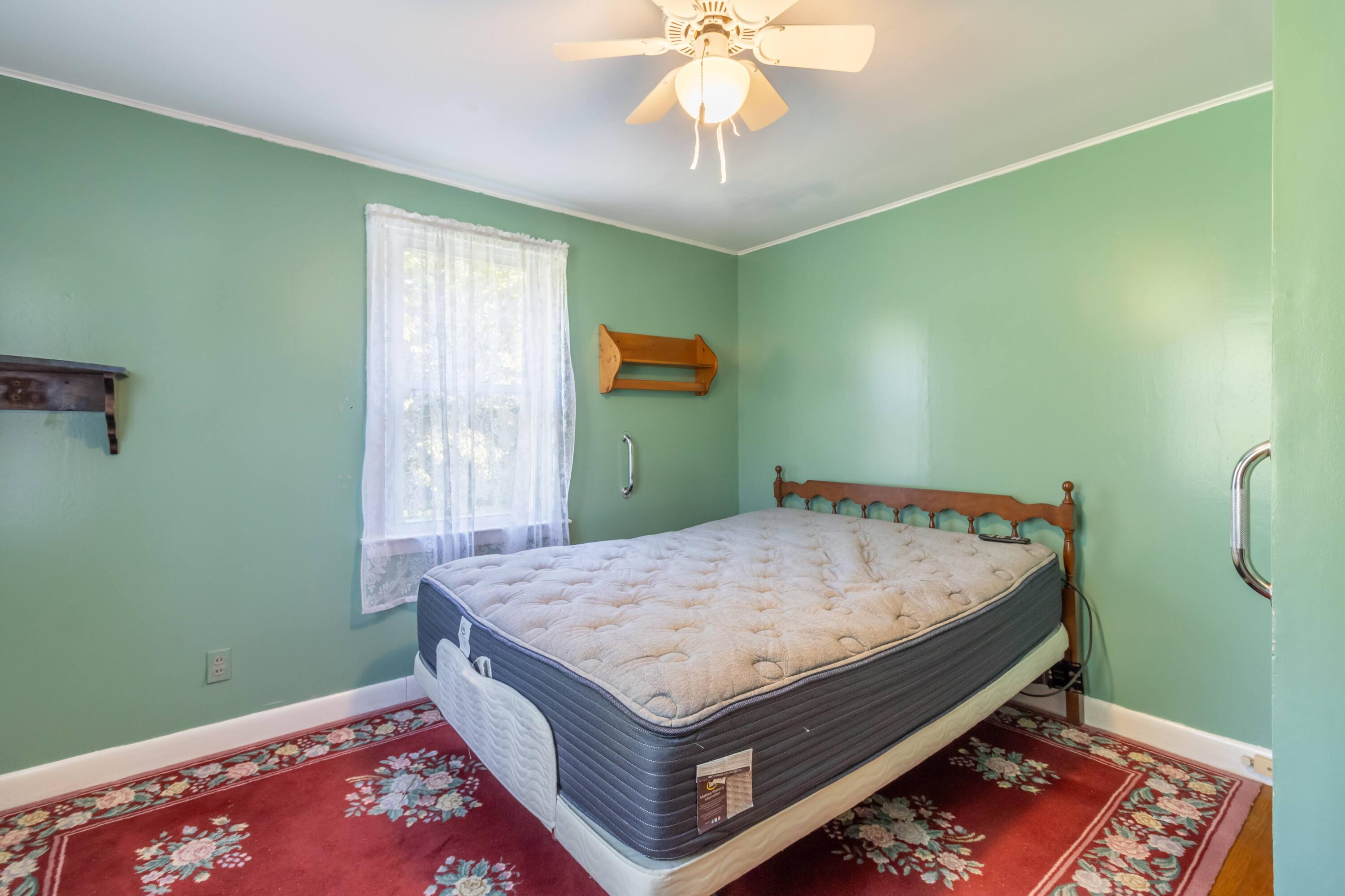 33 Black Road South Searsport, ME 04974 - Photo 26 of 63 33 Black Road South Interiors-20
