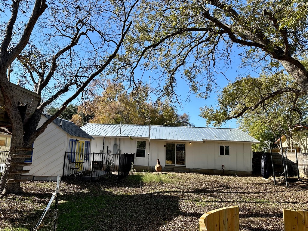 2507 East Side Drive Austin, TX 78704 - Photo 25 of 26 a front view of a house with garden