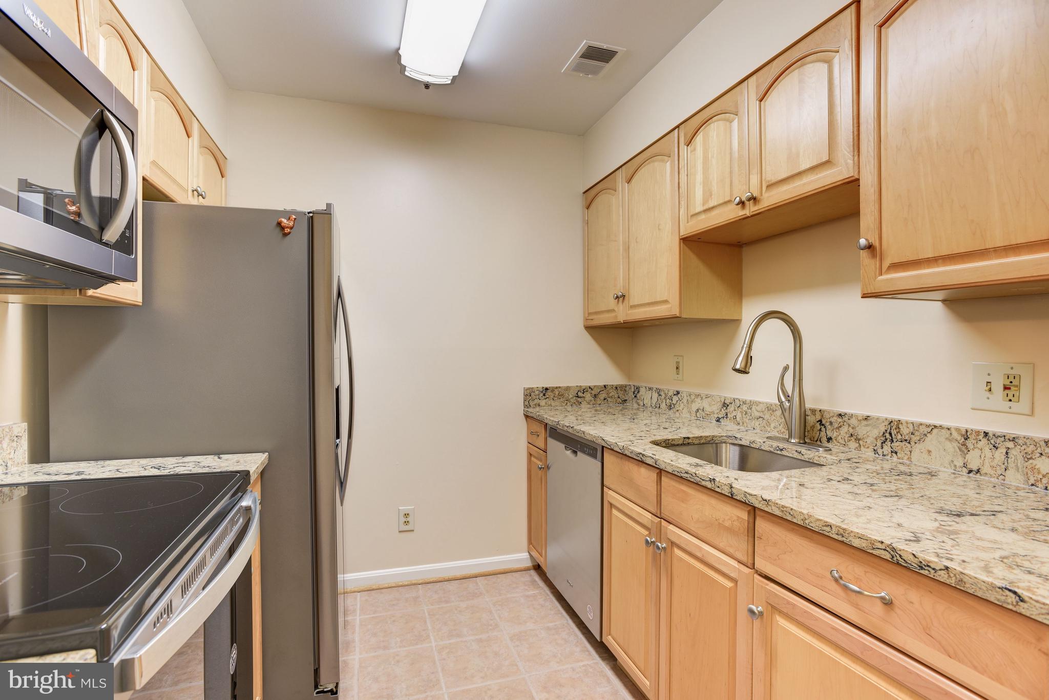 4912 Columbia Road, Unit 2 112 Columbia, MD 21044 - Photo 10 of 24 Kitchen | Granite Countertops