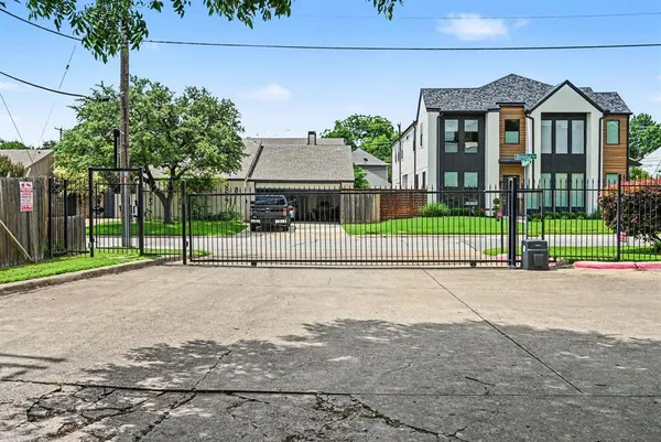 $1,500 | 248 Jefferson Parkway, Fort Worth, TX 76107