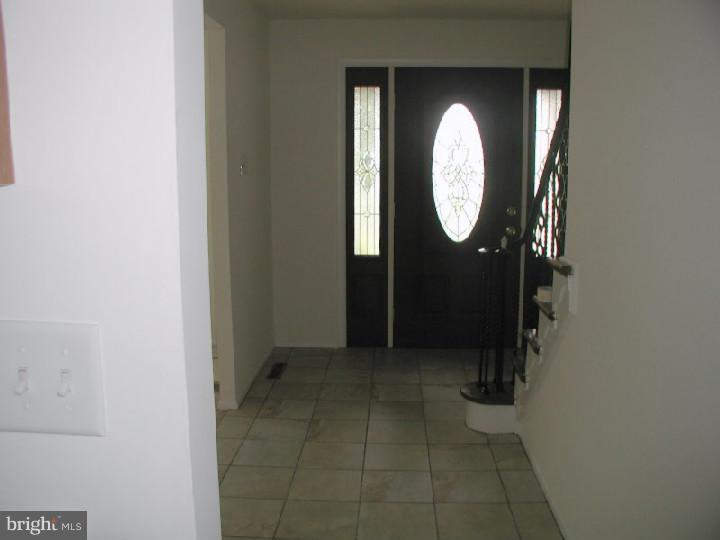 11 Polaris Road Sewell, NJ 08080 - Photo 3 of 24 Foyer