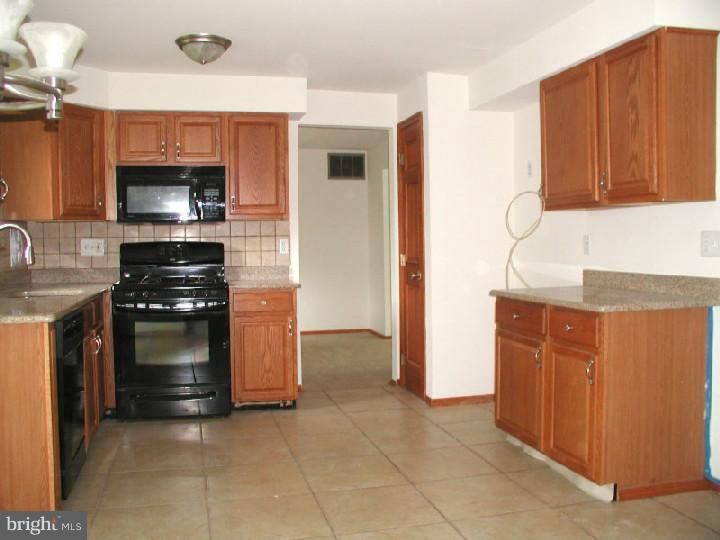 11 Polaris Road Sewell, NJ 08080 - Photo 6 of 24 Kitchen