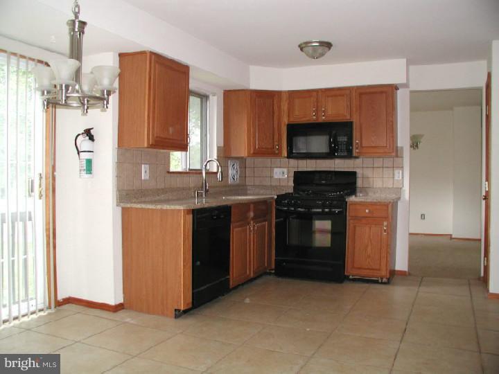 11 Polaris Road Sewell, NJ 08080 - Photo 7 of 24 Kitchen