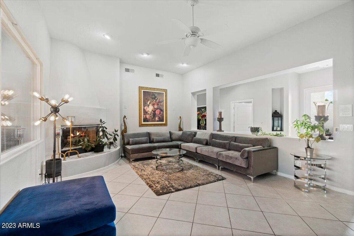 6361 West Deer Valley Road Glendale, AZ 85308 - Photo 18 of 47 Family Room
