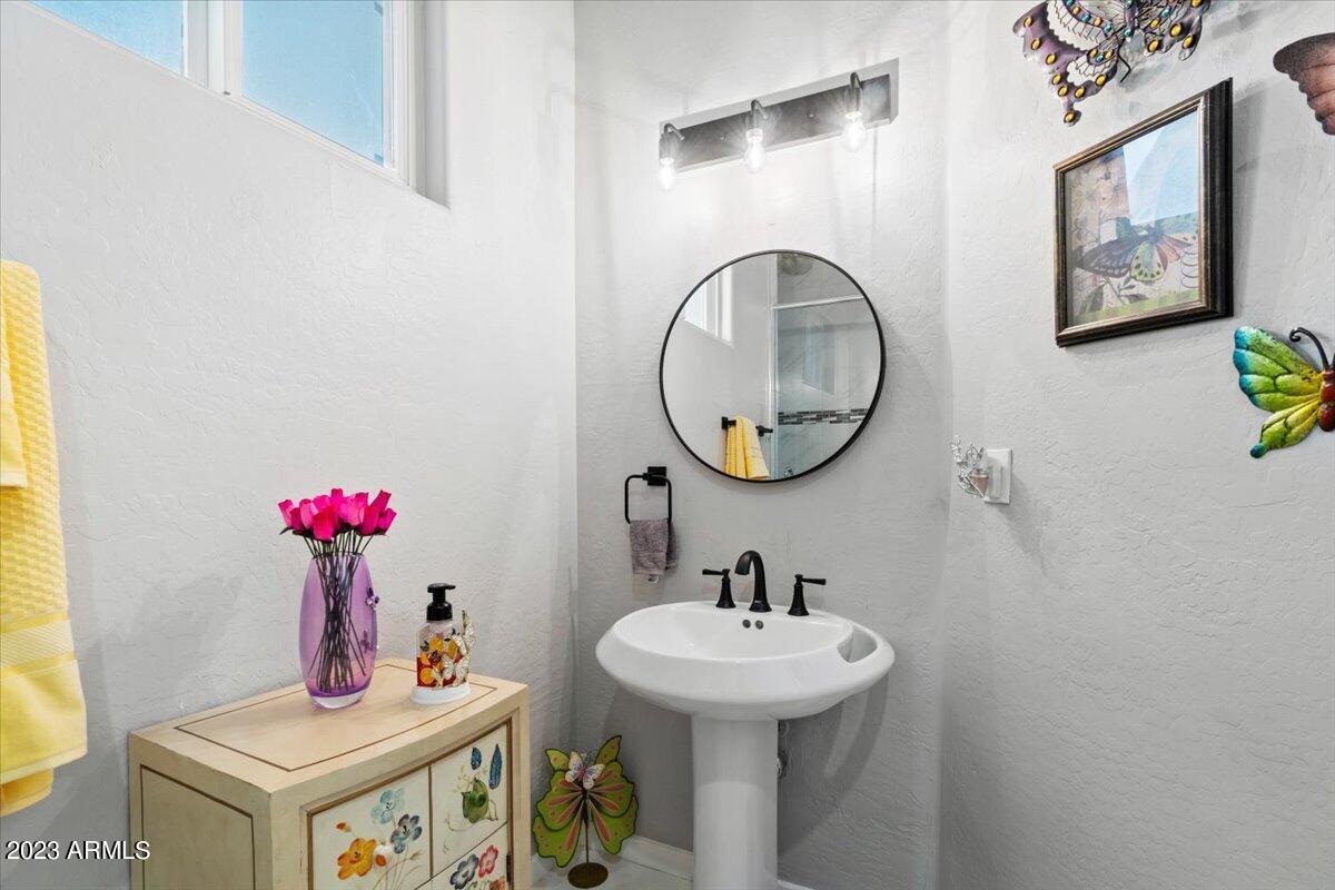 6361 West Deer Valley Road Glendale, AZ 85308 - Photo 20 of 47 Powder Room