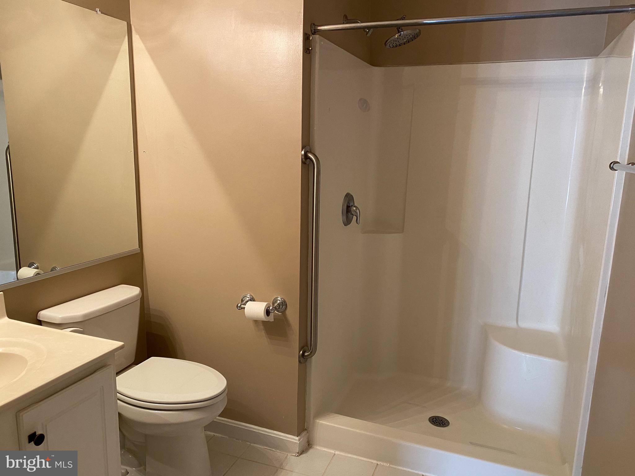 524 Wordsworth Circle Purcellville, VA 20132 - Photo 5 of 7 Primary bath