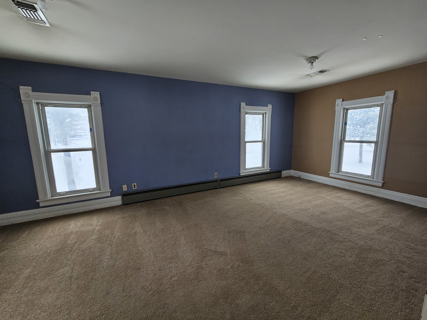 3926 East 1750th Road Sheridan, IL 60551 - Photo 9 of 23 an empty room with windows
