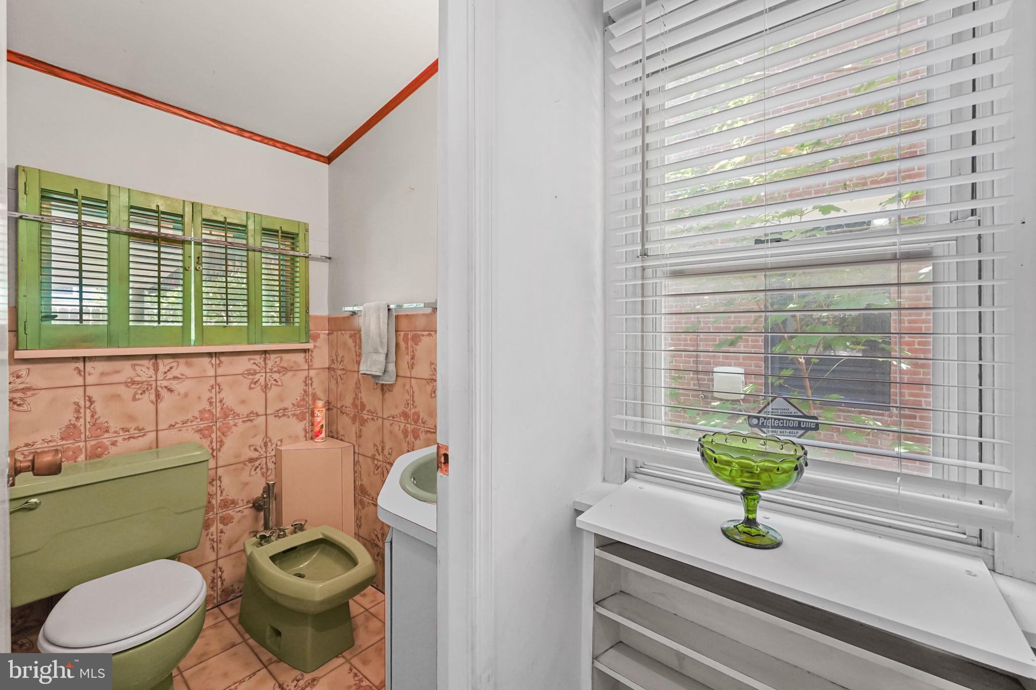 31 East Gravers Lane Philadelphia, PA 19118 - Photo 18 of 35 Powder Room