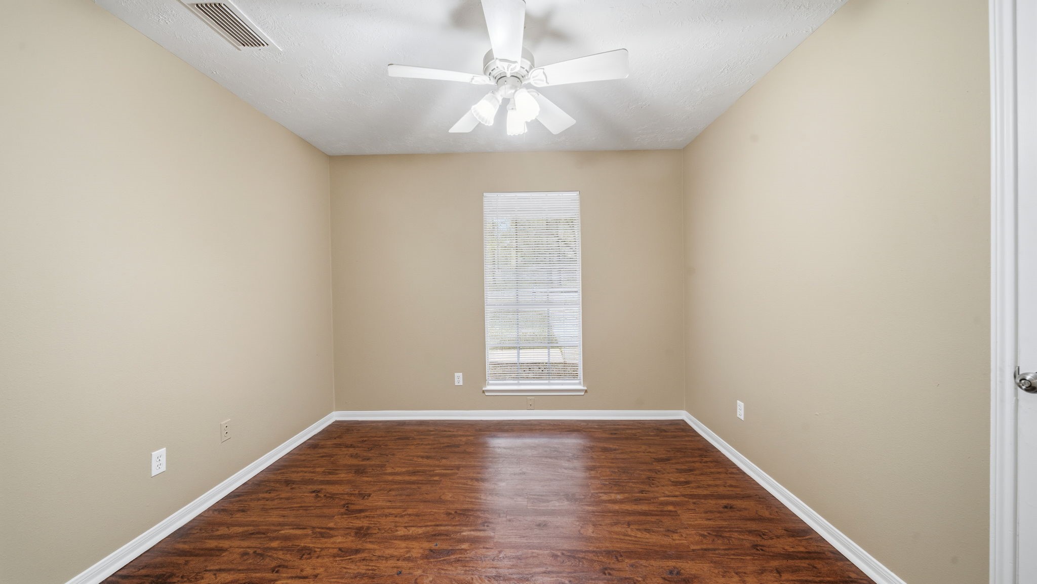 417 Shawnee Conroe, TX 77316 - Photo 11 of 18 Well sized Secondary bedroom with ceiling fan and window coverings.