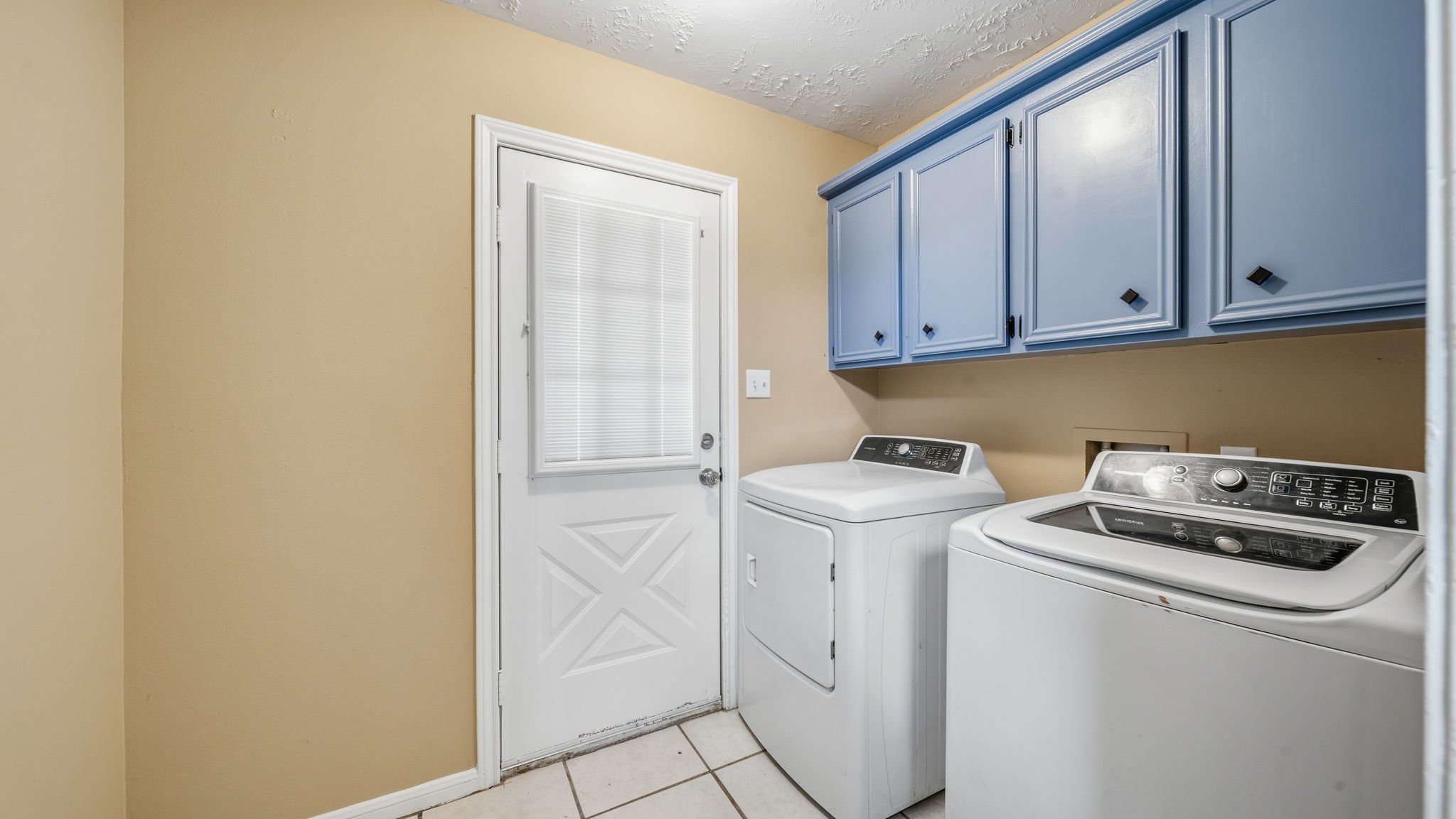 417 Shawnee Conroe, TX 77316 - Photo 9 of 18 In-home utility room with washer and dryer included and additional storage.