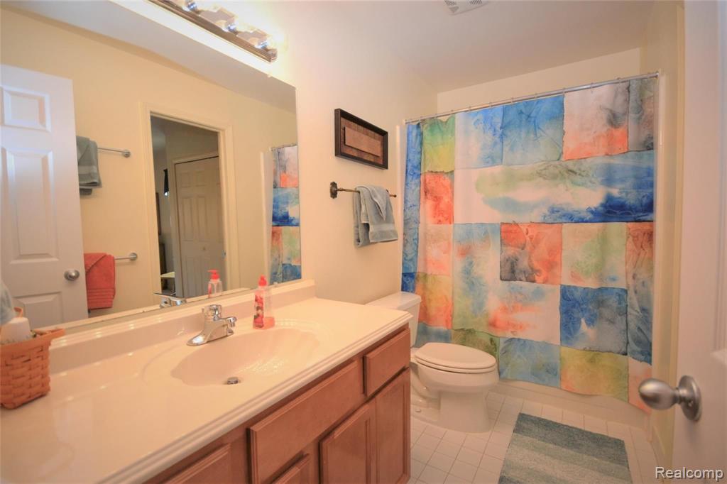 35444 Fredericksburg Road Farmington Hills, MI 48331 - Photo 39 of 52