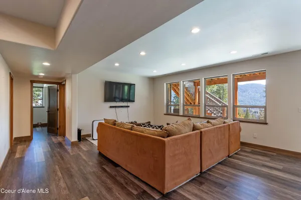 $1,375,000 | 343 Olympic Drive, Sandpoint, ID 83864