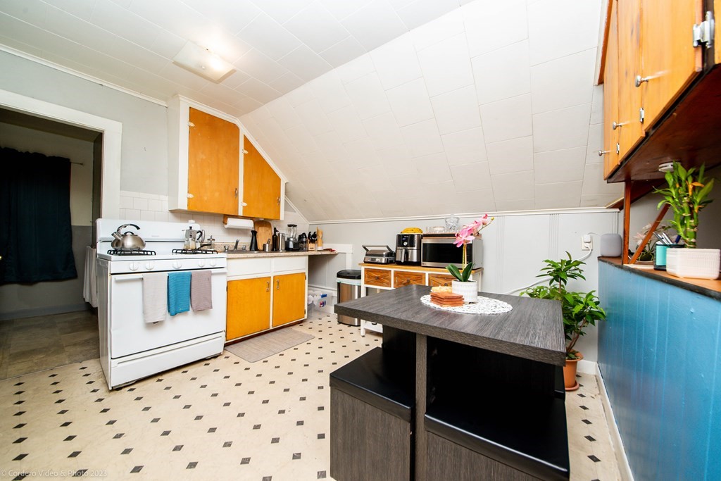 189 Ridge Street Fall River, MA 02721 - Photo 21 of 40