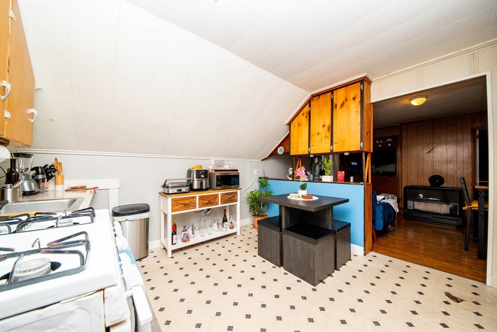 189 Ridge Street Fall River, MA 02721 - Photo 22 of 40