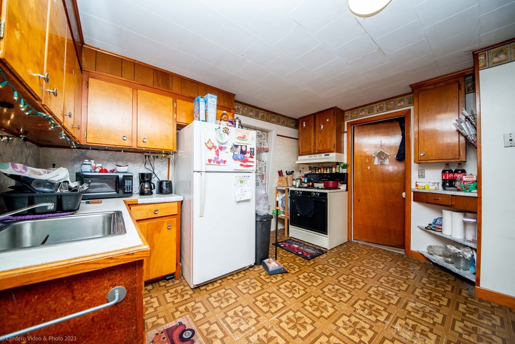 189 Ridge Street Fall River, MA 02721 - Photo 33 of 40