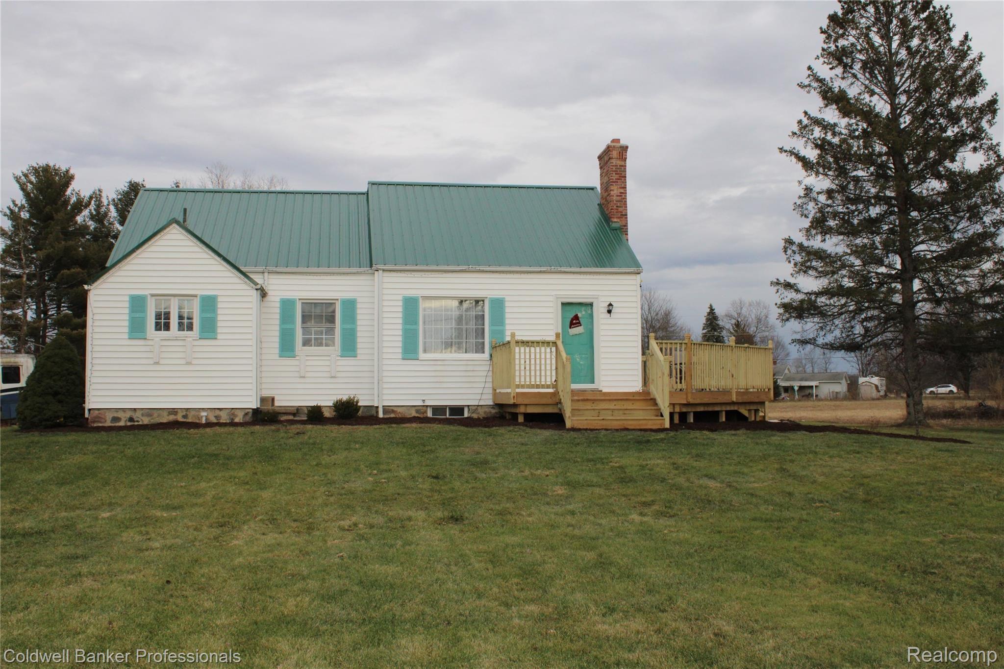 1810 Mayfield Road Lapeer, MI 48446 - Photo 1 of 32 IMG_0086.JPG