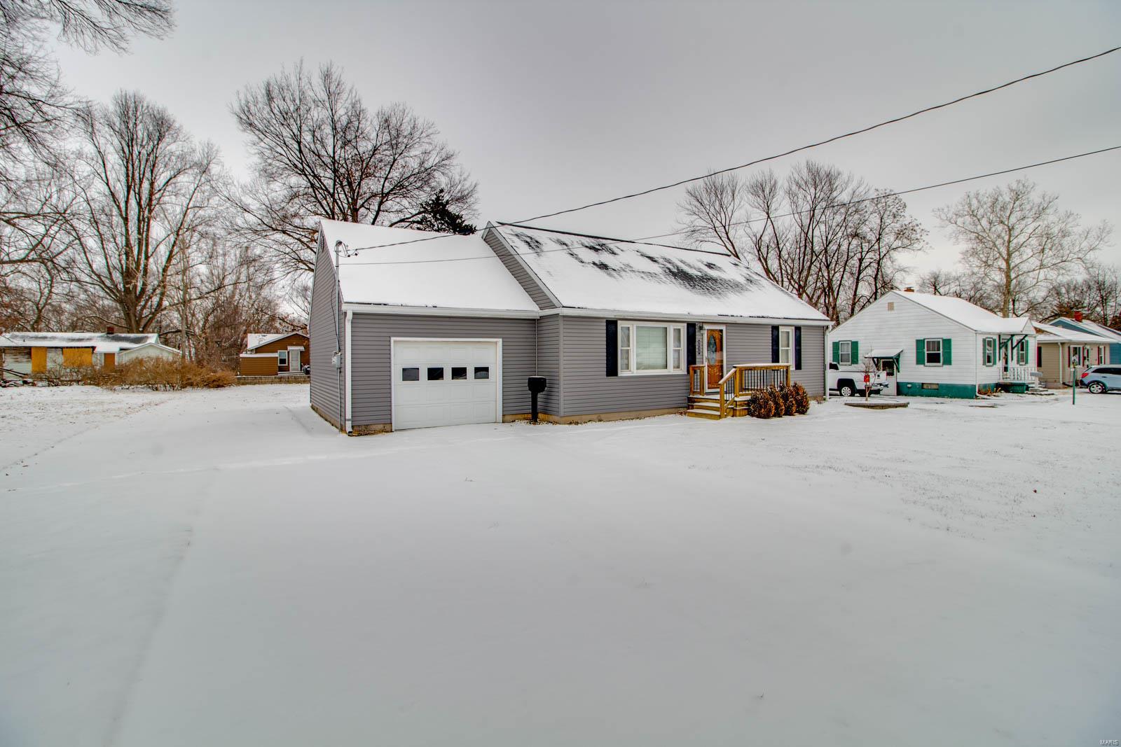 3530 Omega Street Alton, IL 62002 - Photo 3 of 29 Gallery Image 3