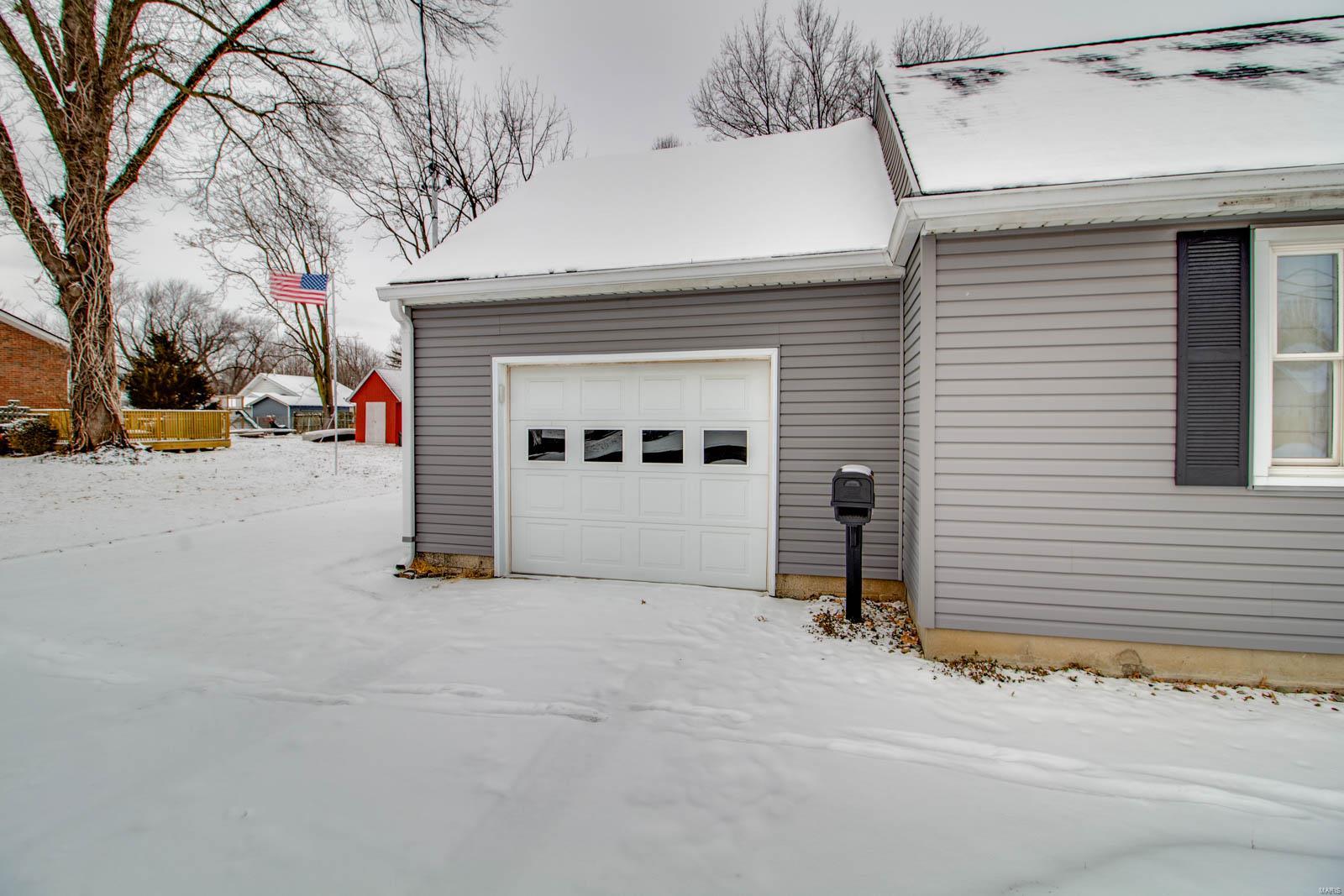3530 Omega Street Alton, IL 62002 - Photo 4 of 29 Gallery Image 4