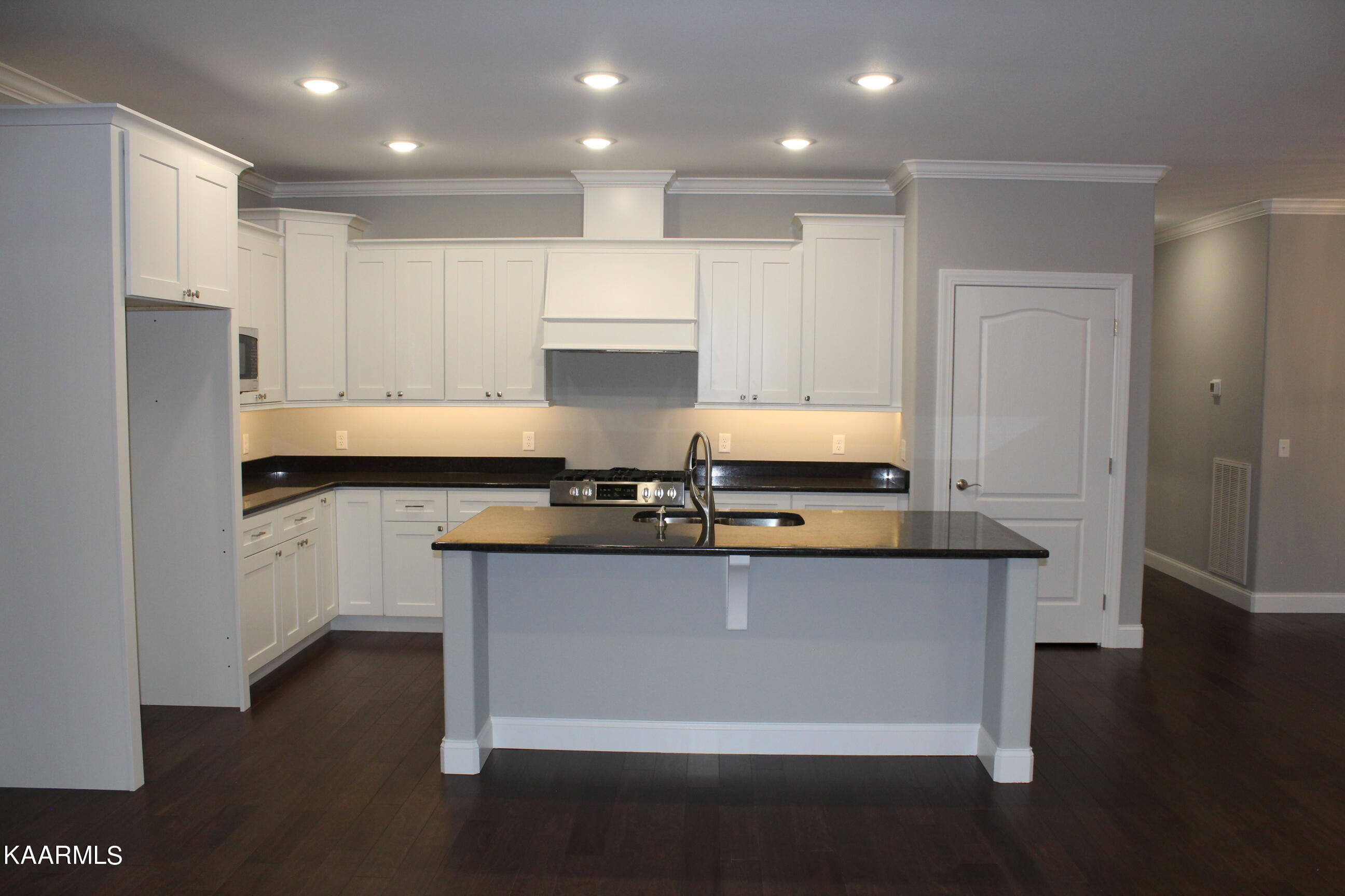 1500 East Overlook Road Monterey, TN 38574 - Photo 7 of 22 Elegant Kitchen