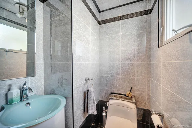 $2,300,000 | 73-55 194th Street | Fresh Meadows