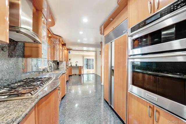 $2,300,000 | 73-55 194th Street | Fresh Meadows