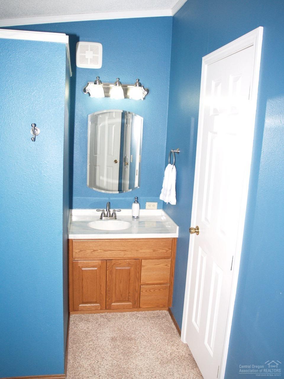 7162 Southwest Shad Road Terrebonne, OR 97760 - Photo 13 of 24 Second vanity in master bath beside the