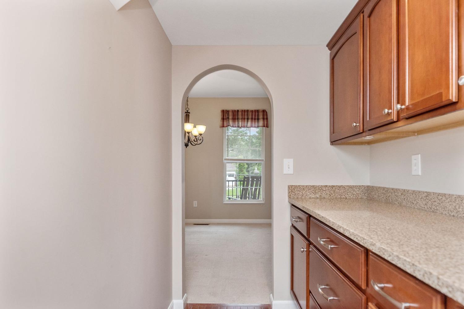 692 Hyacinth Road Cincinnati, OH 45245 - Photo 13 of 41