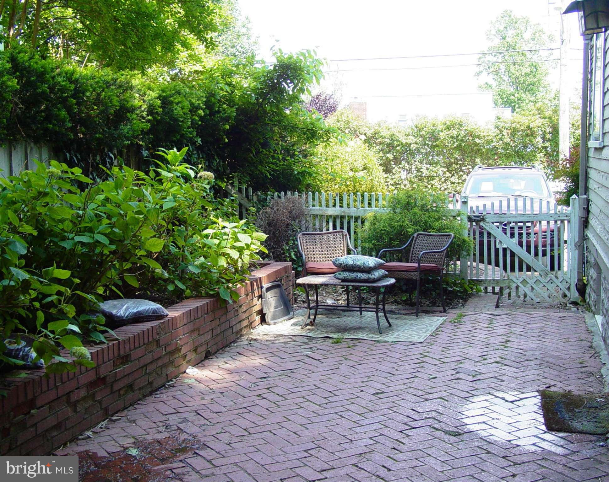 1508 Russell Road Alexandria, VA 22301 - Photo 15 of 17 Side yard patio