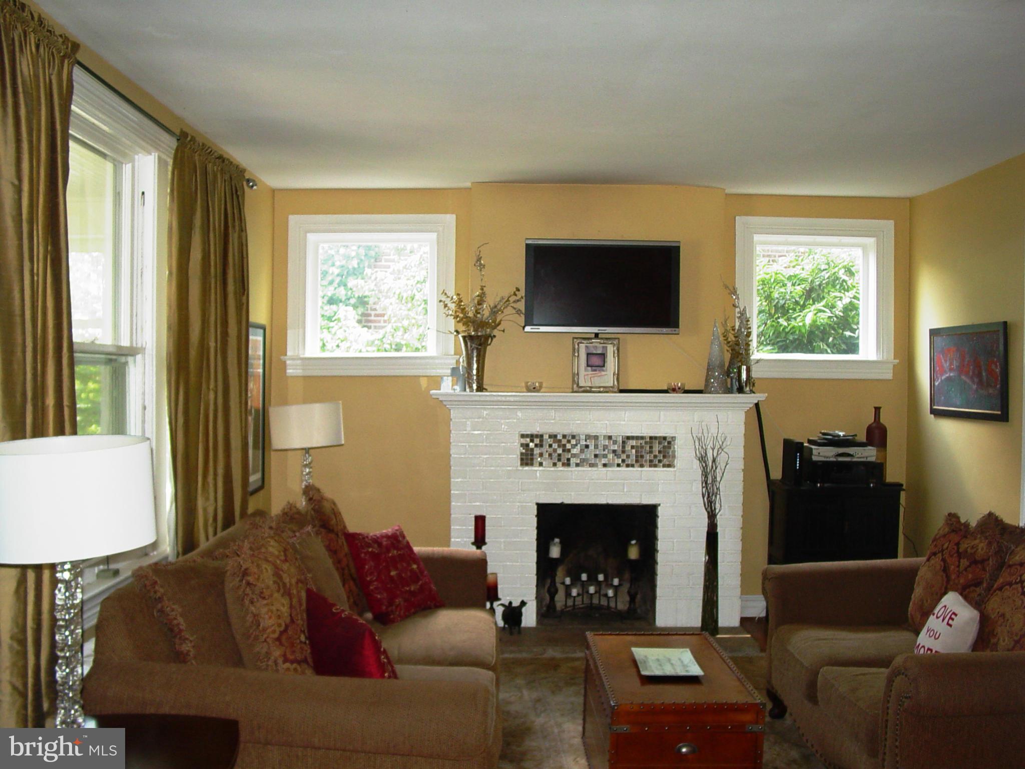 1508 Russell Road Alexandria, VA 22301 - Photo 3 of 17 w/wood burning fireplace