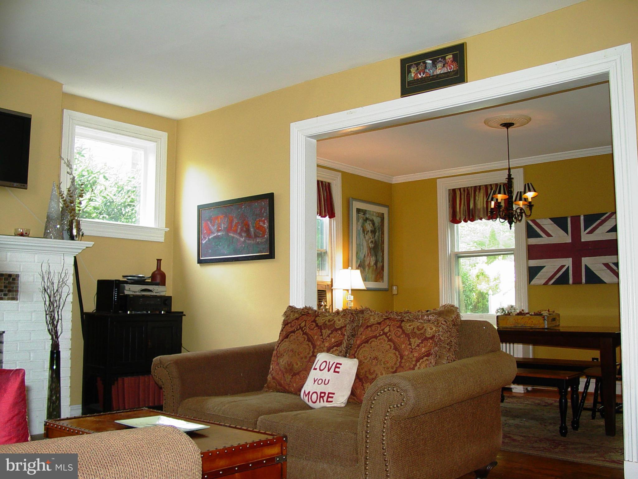 1508 Russell Road Alexandria, VA 22301 - Photo 5 of 17 Living Room