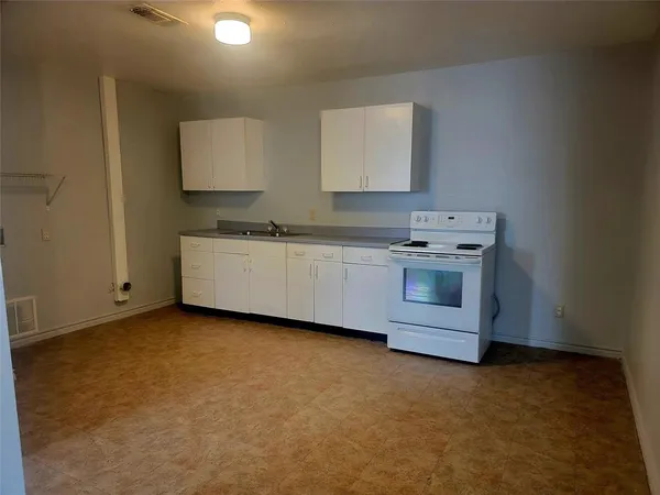 $750 | 402 Stephens Street, Unit 2, Clyde, TX 79510