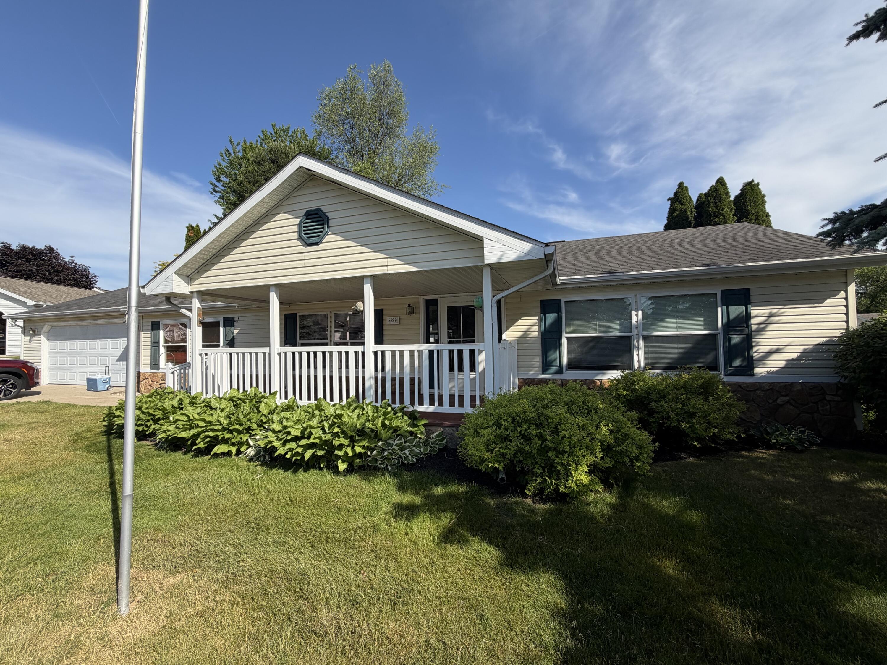 5229 Pine Arbor Ridge, Unit 66 Kalamazoo, MI 49004 - Photo 19 of 27 IMG_0808