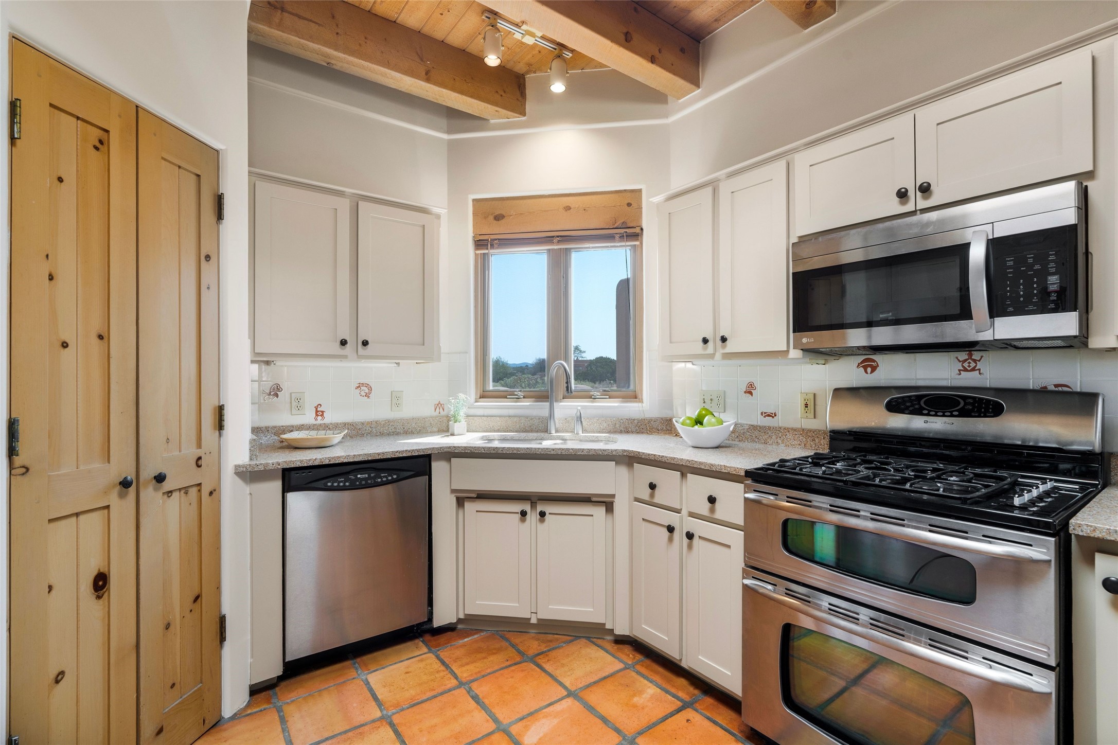 28 Tetilla Road Santa Fe, NM 87508 - Photo 16 of 43 Gallery Image 16