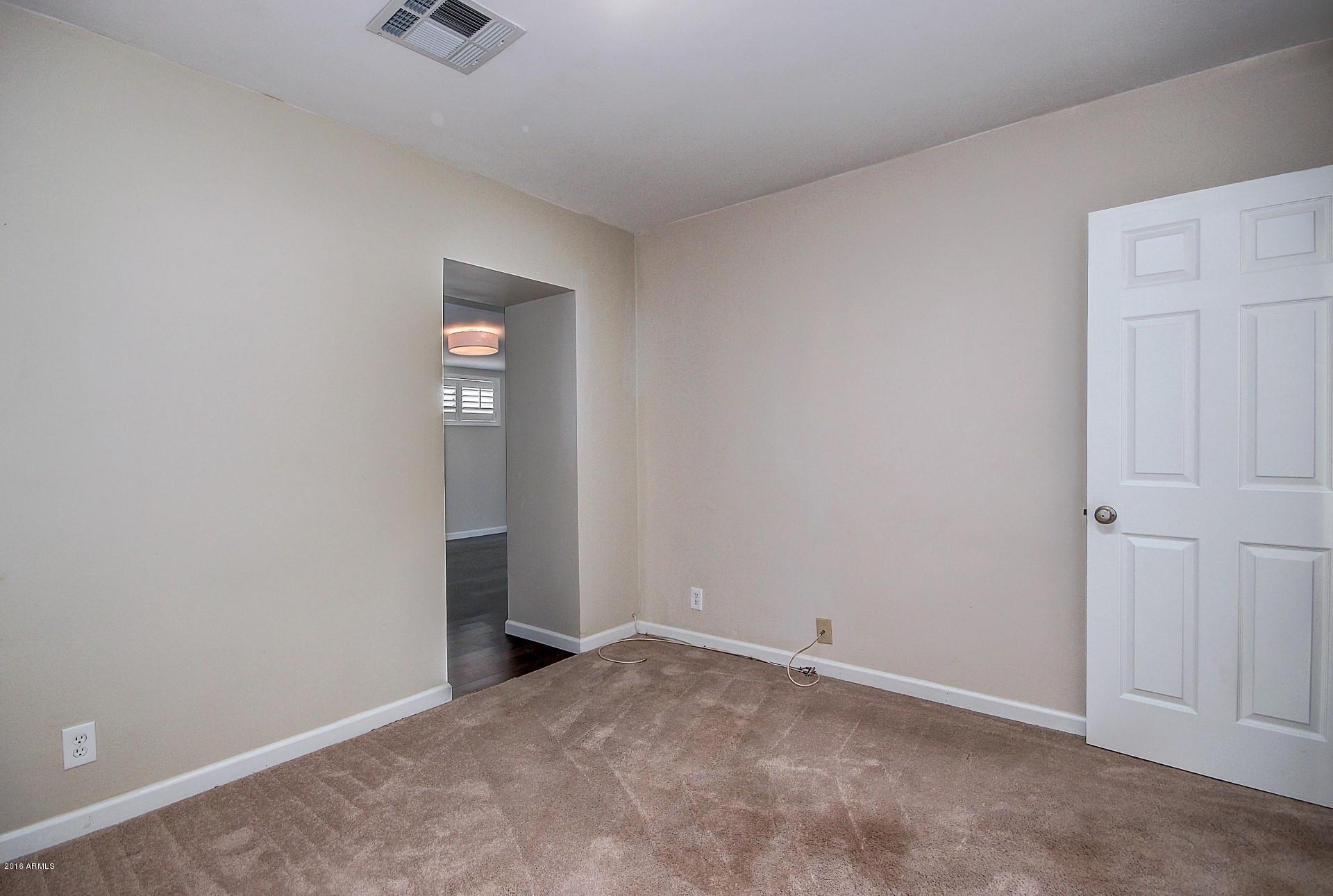 2906 East Cheery Lynn Road Phoenix, AZ 85016 - Photo 17 of 27 017_DenSitting Area