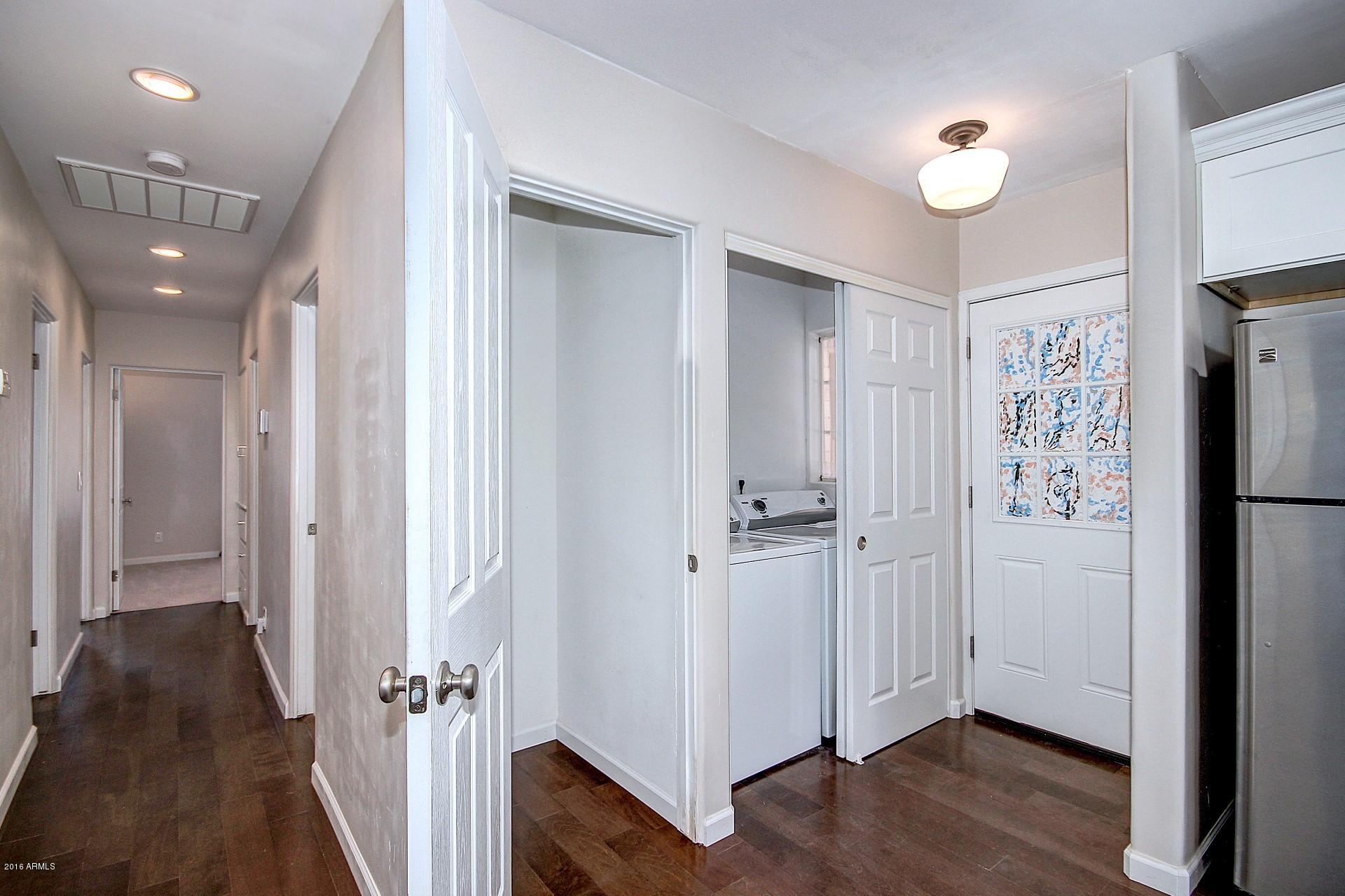 2906 East Cheery Lynn Road Phoenix, AZ 85016 - Photo 19 of 27 019_Laundry