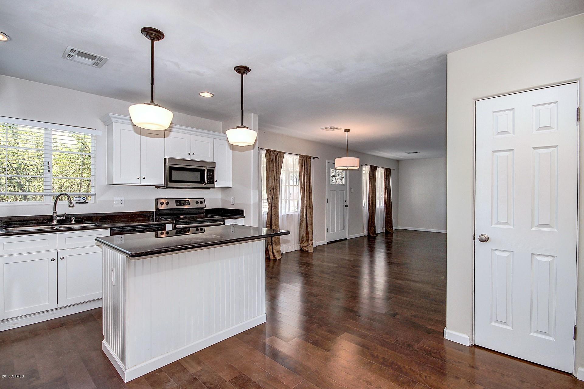 2906 East Cheery Lynn Road Phoenix, AZ 85016 - Photo 8 of 27 008_KitchenDining