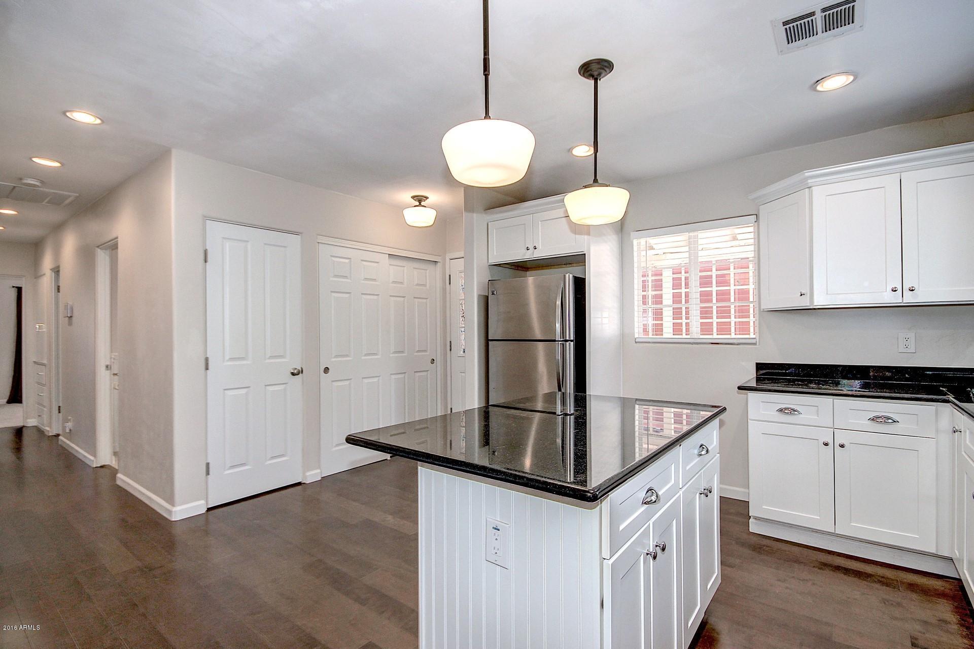 2906 East Cheery Lynn Road Phoenix, AZ 85016 - Photo 9 of 27 009_Kitchen