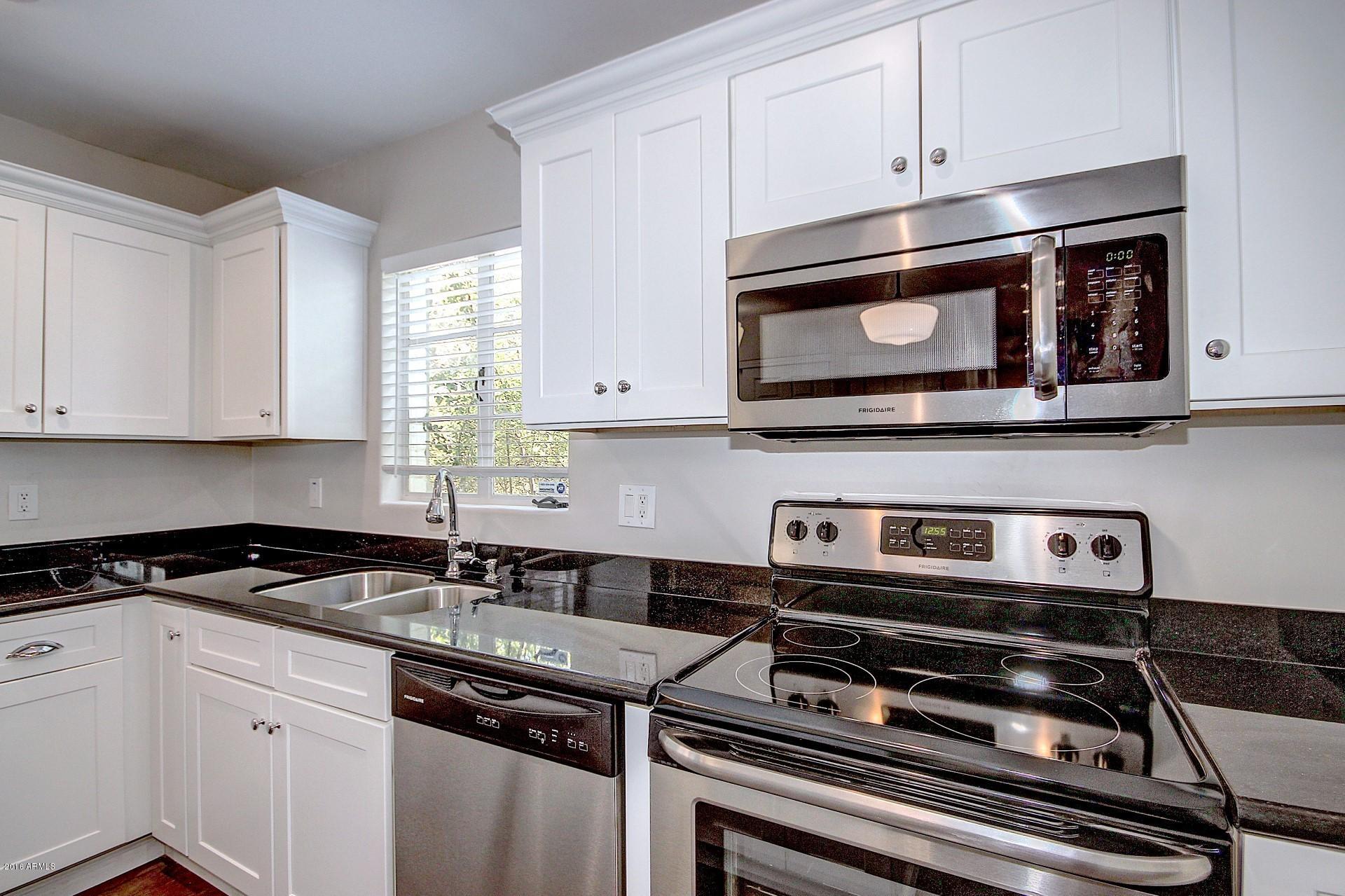 2906 East Cheery Lynn Road Phoenix, AZ 85016 - Photo 10 of 27 010_Kitchen