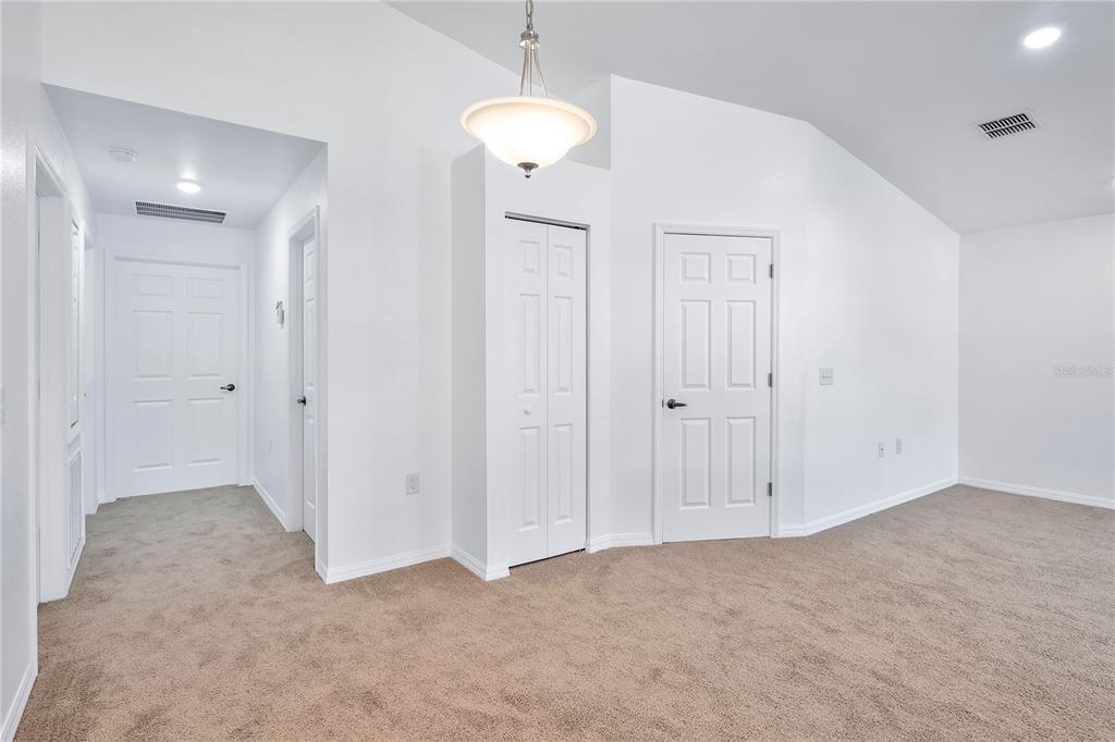 833 3rd Avenue Dundee, FL 33838 - Photo 14 of 37 an empty room with closet area