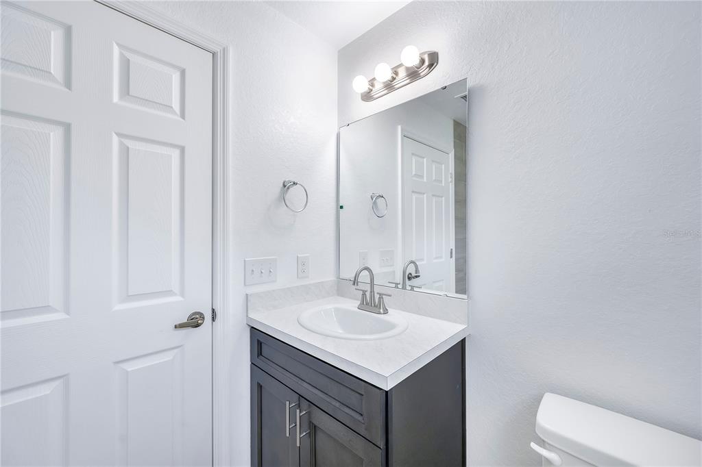 833 3rd Avenue Dundee, FL 33838 - Photo 19 of 37 a bathroom with a sink and a mirror
