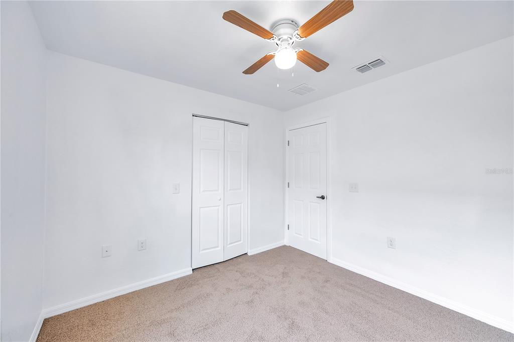 833 3rd Avenue Dundee, FL 33838 - Photo 22 of 37 an empty room with a ceiling fan