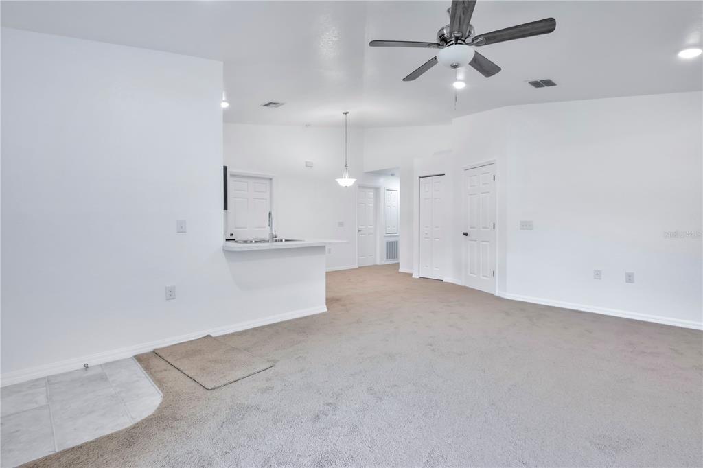 833 3rd Avenue Dundee, FL 33838 - Photo 6 of 37 an empty room with a ceiling fan and a shower