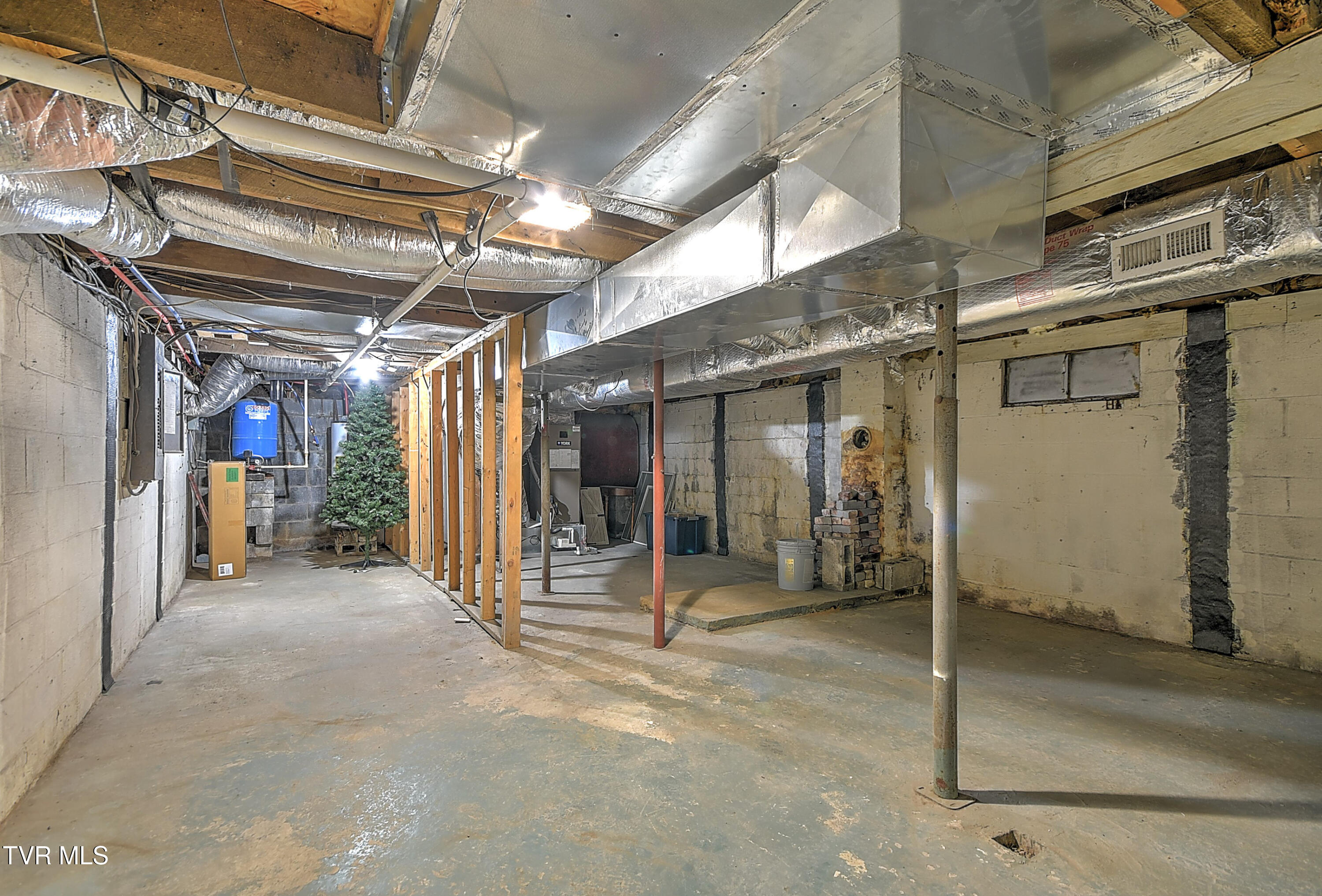 100 Grubb Lane Bristol, TN 37620 - Photo 32 of 63 100 Grubbs MW-32