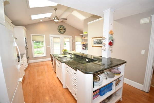 14 Riverina Road Andover, MA 01810 - Photo 8 of 28 Gallery Image 8