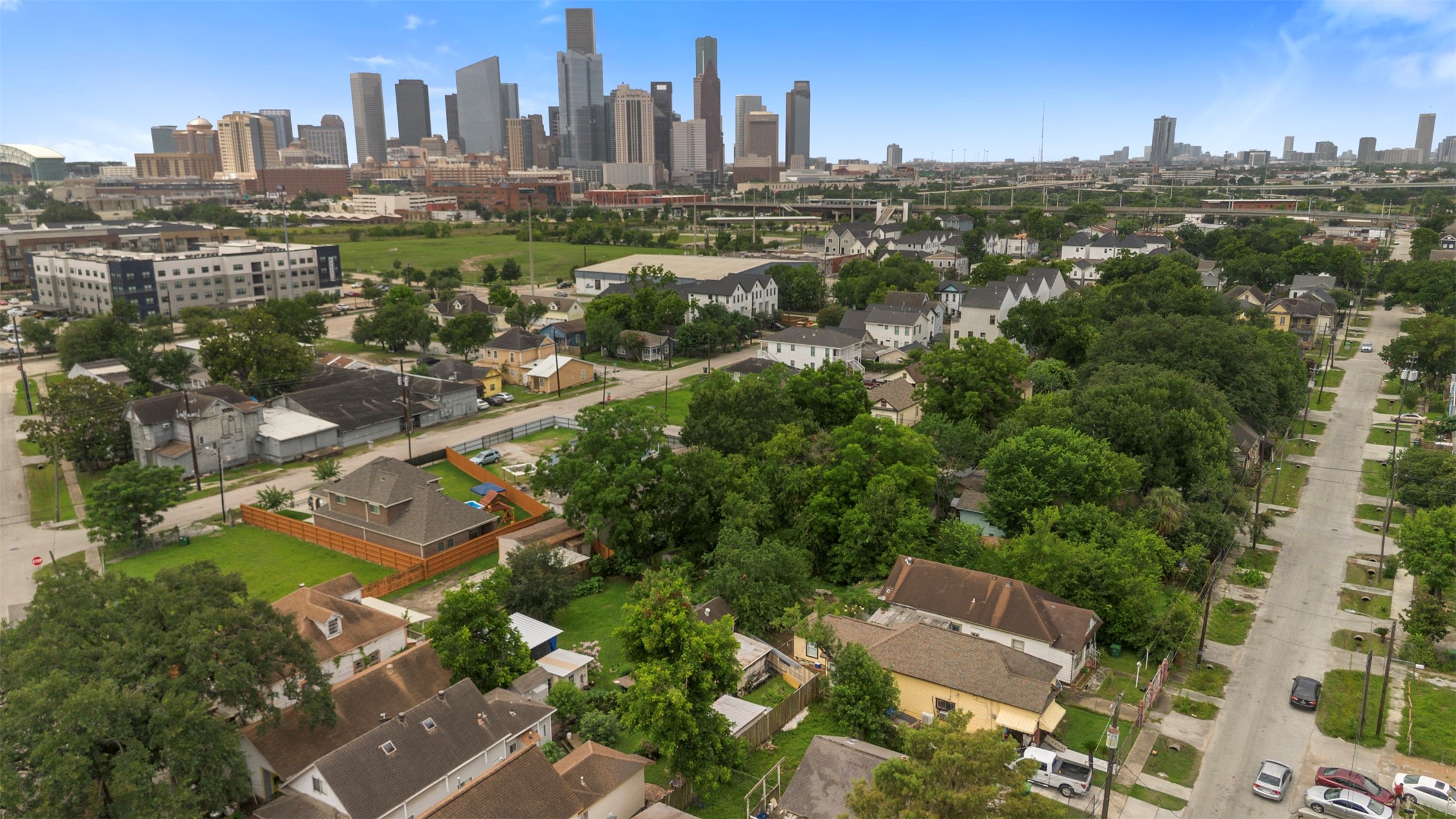 1612 Common Street Houston, TX 77009 - Photo 4 of 21