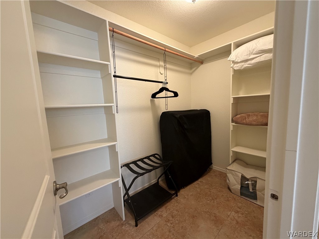 2416 North Ridge Avenue Bullhead City, AZ 86429 - Photo 21 of 33 View of walk in closet