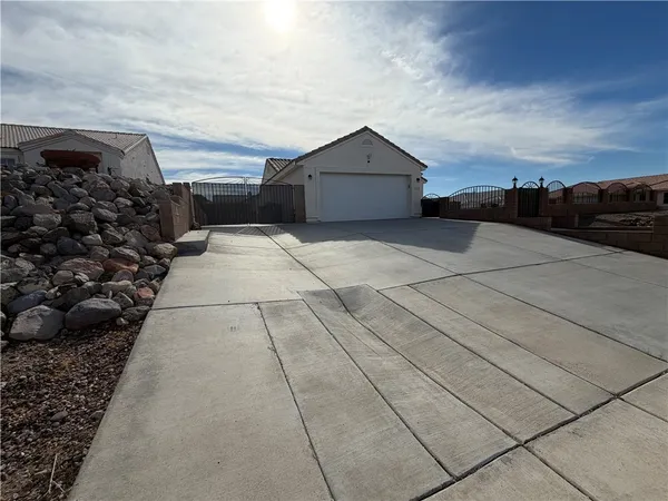 $2,000 | 2416 North Ridge Avenue, Bullhead City, AZ 86429