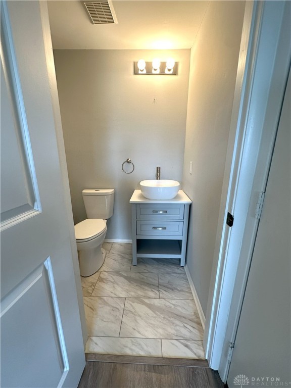 132 Marrett Farm Road Englewood, OH 45322 - Photo 13 of 37 Powder Room