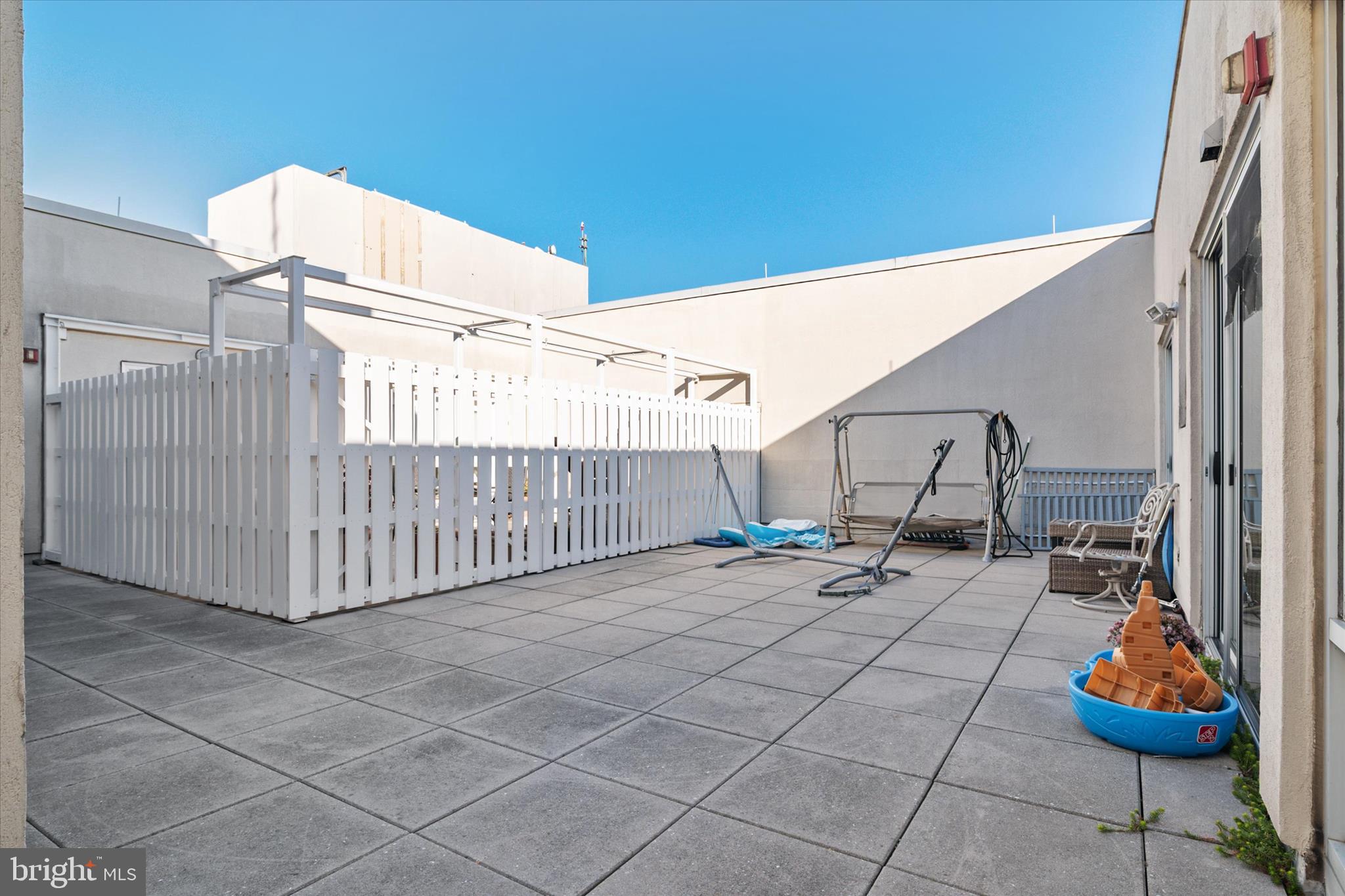 28 Allegheny Avenue, Unit 2710 Towson, MD 21204 - Photo 30 of 40 a backyard of a house with table and chairs