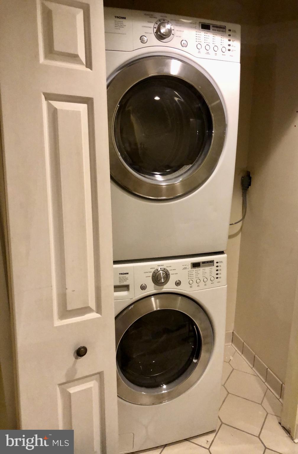 28 Allegheny Avenue, Unit 2710 Towson, MD 21204 - Photo 39 of 40 a utility room with dryer and washer
